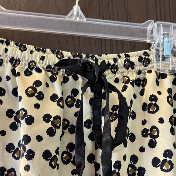 Disney 2pc. Lounging set with pants and robe. Shiny, silky appearance. Size S/M - Picture 11 of 14